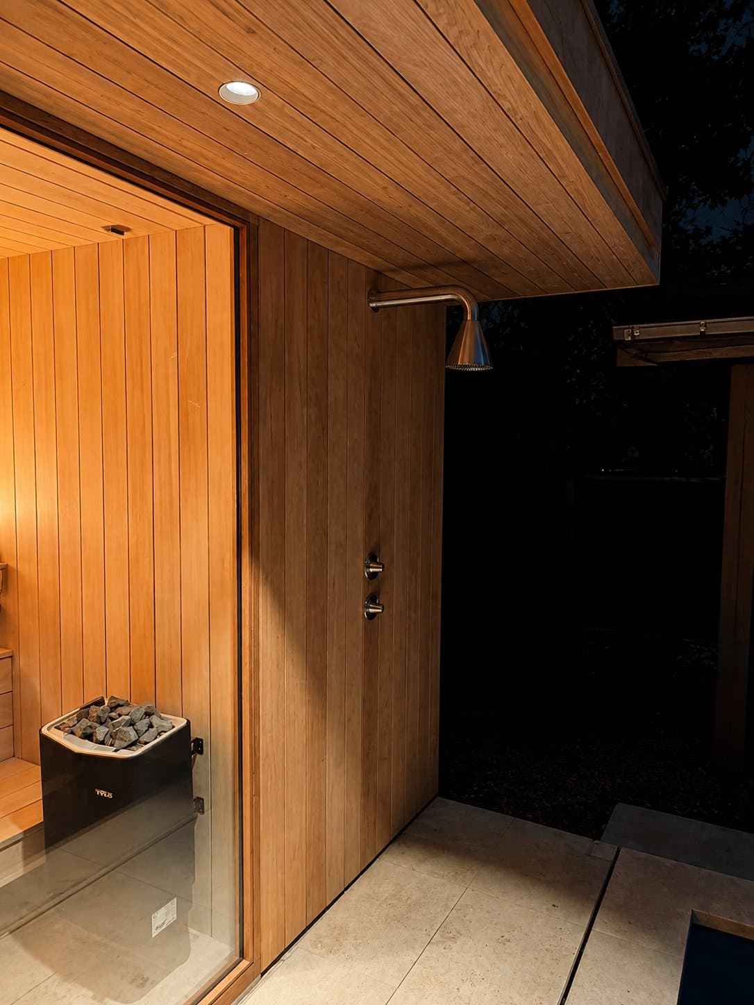 Poolhouse & sauna 01